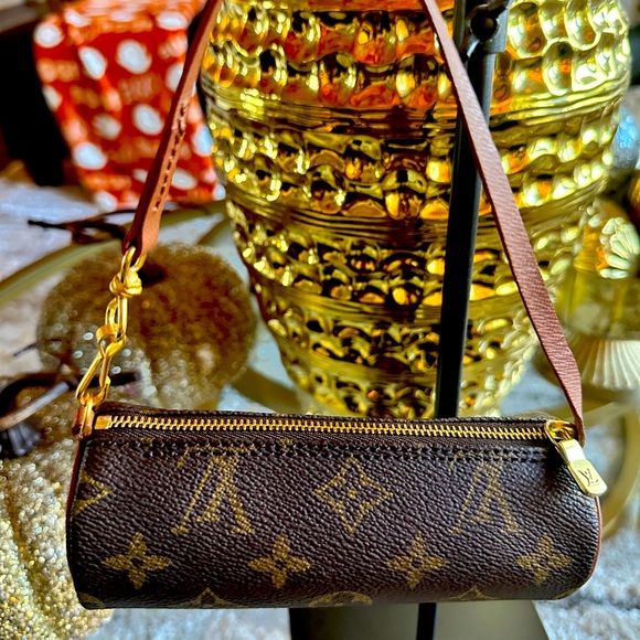 Louis Vuitton Monogram
Mini Papillon Handbag - Picture 1 of 13